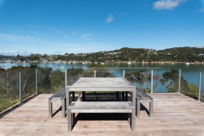 The Tide Watcher - Okiato Holiday Home, Opua